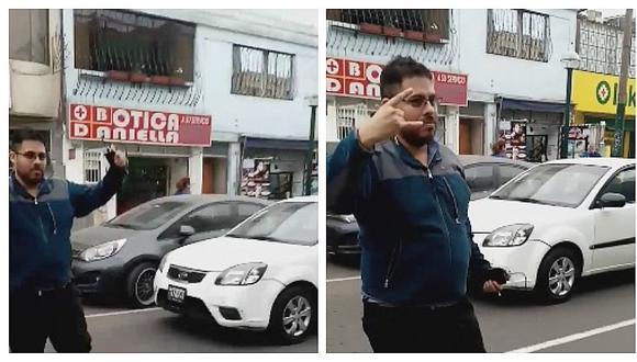 Surco: Conductor se burla de mujer quien le reclama por estacionarse en plena avenida (VIDEO)