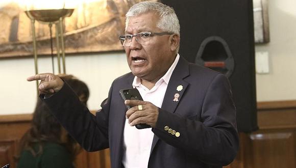 Prefecto de Arequipa Hernán Vela renuncia a Peruanos Por el Kambio