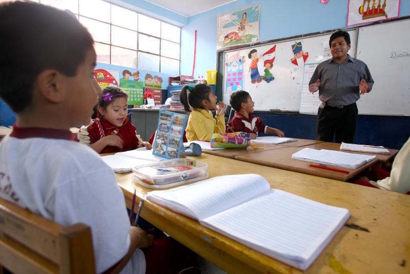 Rímac prohíbe venta de comida chatarra alrededor de colegios
