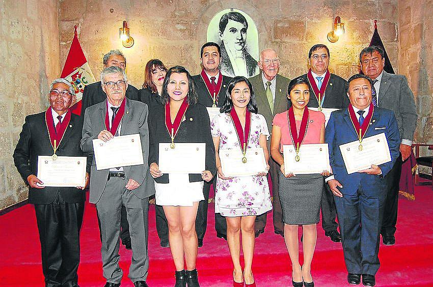 Luego de dos años egresa promoción de maestría en Comunicación de la UNSA