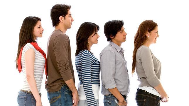 Estudio revela que personas con estatura baja viven más