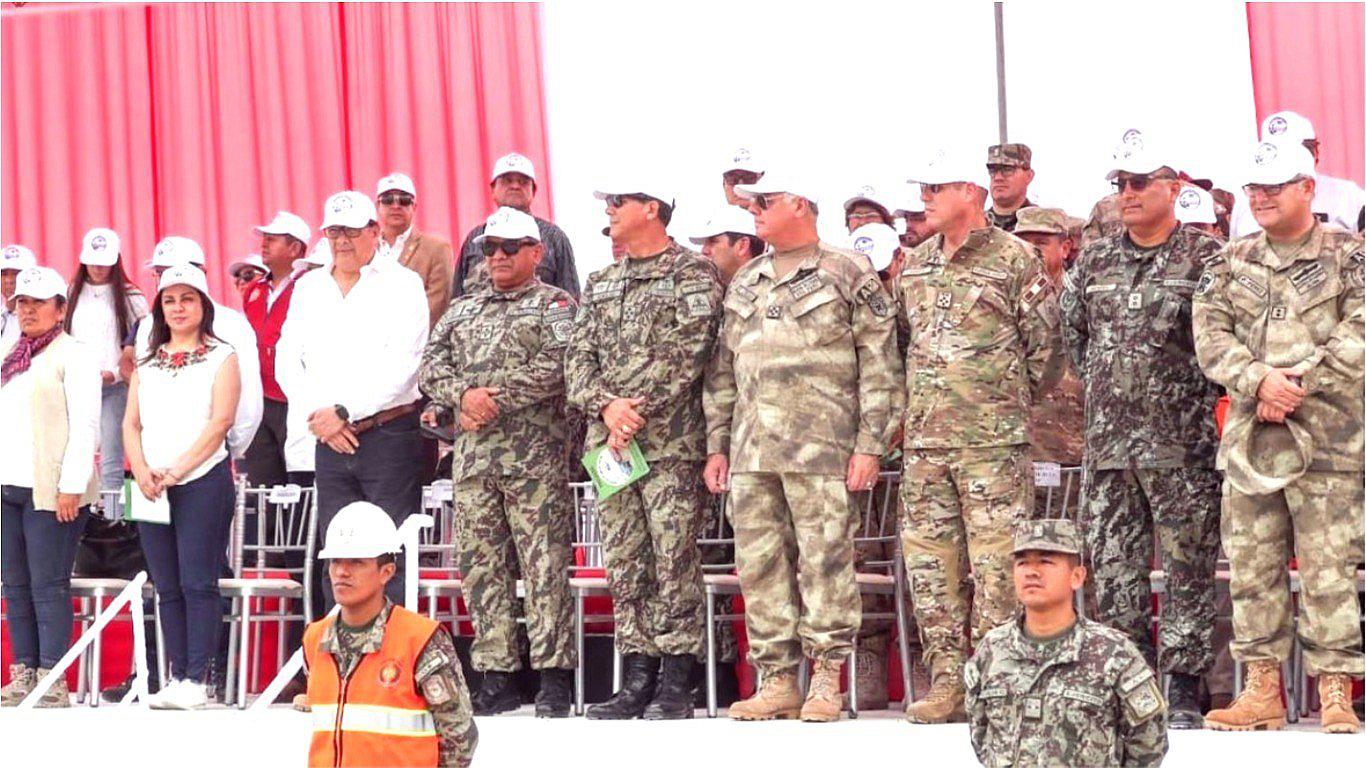 El ministro de Defensa supervisa el simulacro de sismo y tsunami en Parachique