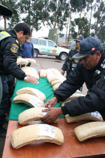 Incautan más de 32 kilos de droga en CIVA
