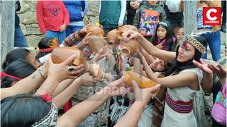 En el santuario de Wariwillca mujeres realizan ceremonia ancestral de culto al agua (VIDEO)