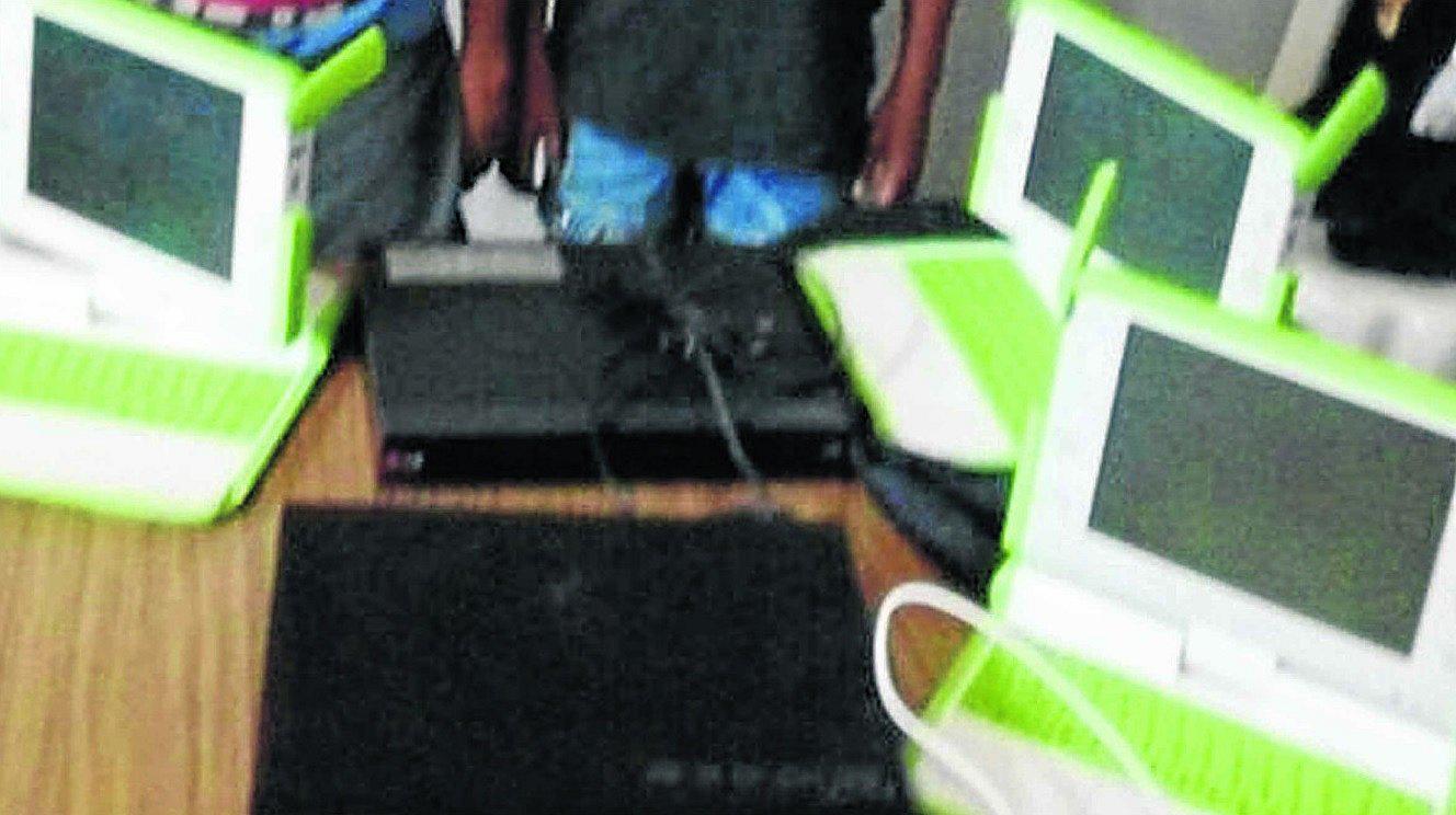 Piura: Encuentran a dos niños robando laptops en centro educativo de Chulucanas 