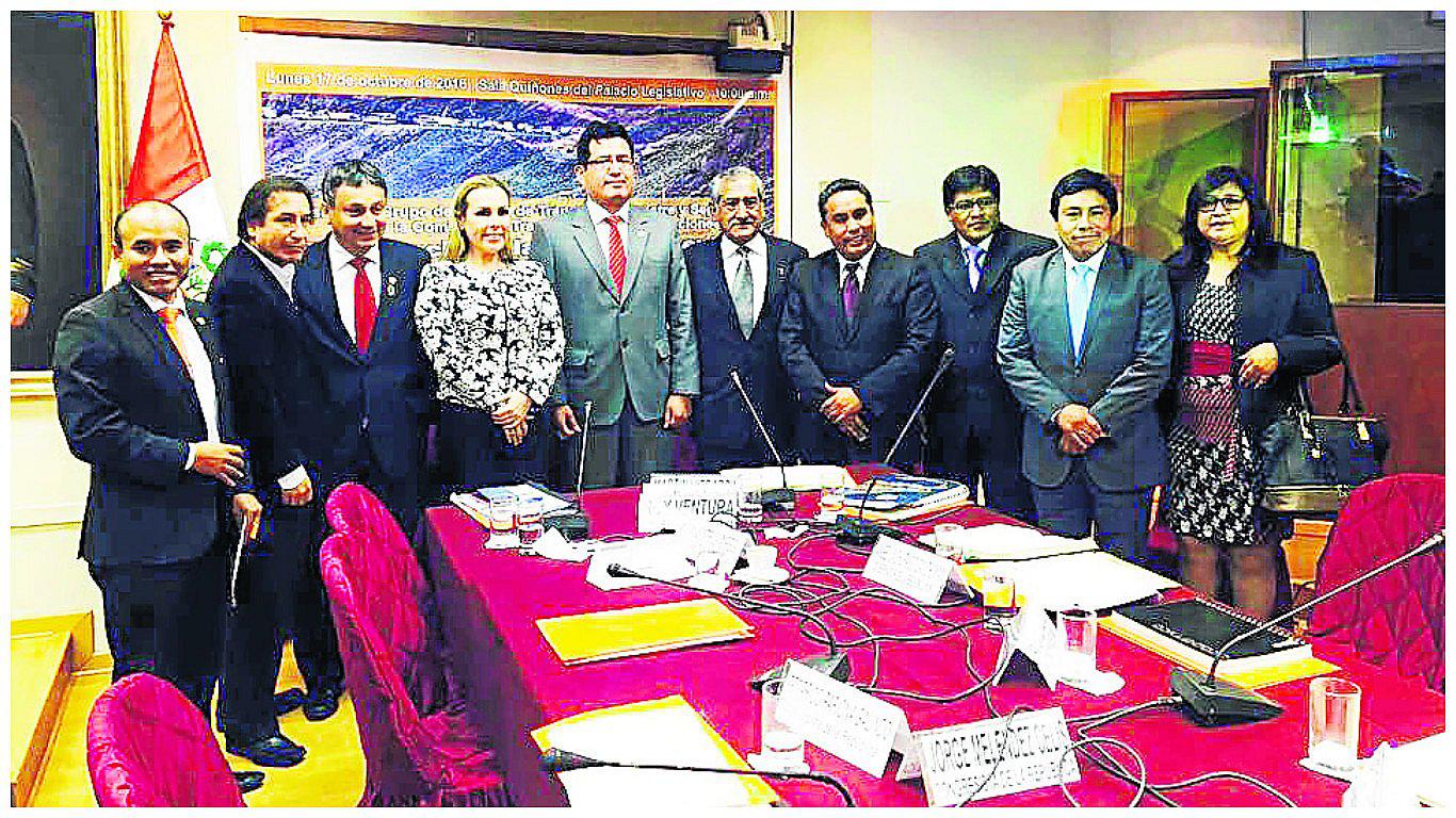 Gobernador regional: "La única vía alterna que respaldamos es la que parte de Cieneguilla" 