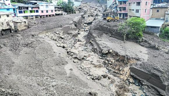 Dos personas fallecidas, ocho viviendas destruidas, 300 casas inhabitables y varios heridos dejan los huaicos en este distrito turístico. Los pobladores piden ayuda y el gobierno regional realiza puente aéreo para trasladar a las víctimas hacia la cludad de Piura.