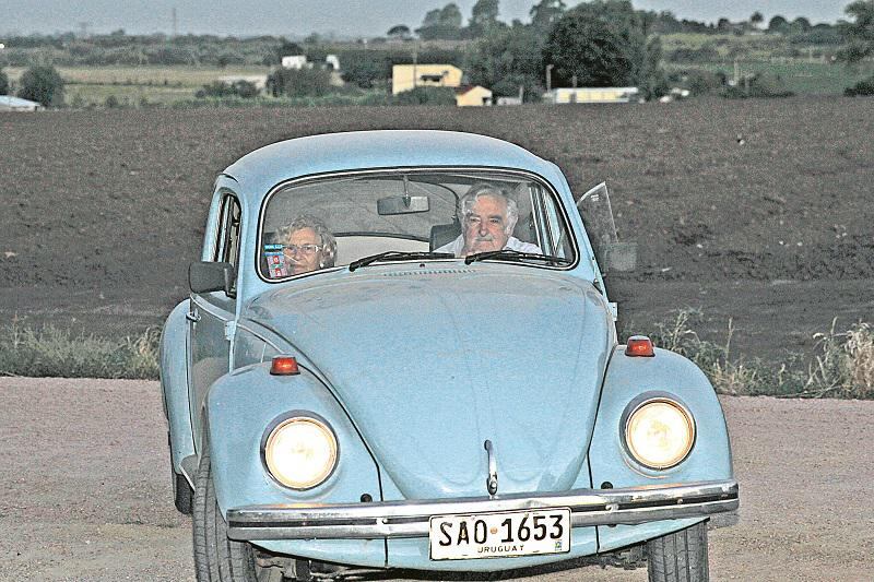 José Mujica paseó a la alcaldesa de Madrid en su “sapito”