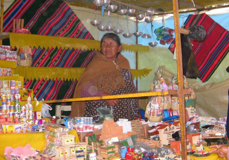 Ayaviri festeja con feria de las Alasitas