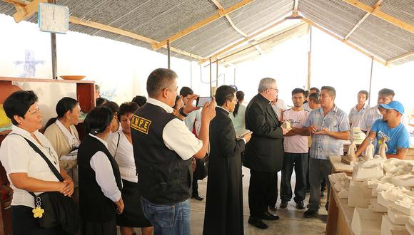 Piura: Monseñor José Antonio Eguren visita el penal de Rio Seco