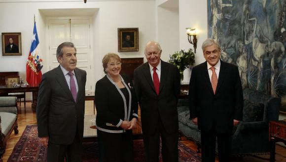 Expresidentes se reunen con Michelle Bachelet para debatir nueva constitución
