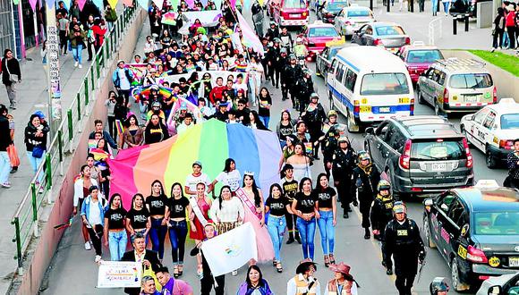 Por primera vez en Huancayo comunidad LGTBI exige igualdad con marcha