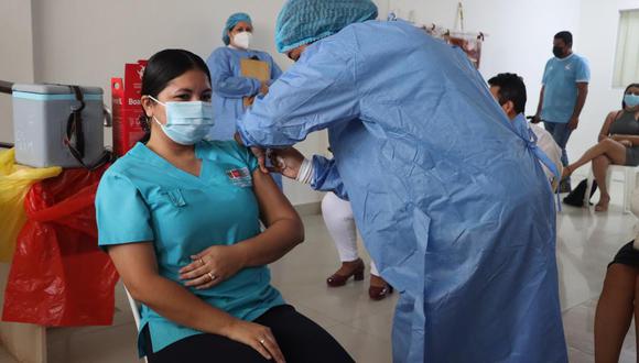 El director regional de salud, Alberto Manrique Benavides, manifestó que en la región se vacunará a 2165 trabajadores con la dosis de refuerzo