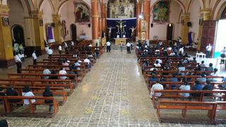 Semana Santa: Decenas de personas llegan a la parroquia San Juan Bautista de Catacaos en Viernes Santo
