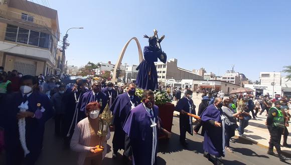 Fieles acompañaron a Viacrucis y procesión del Señor del Gran Poder en el Centro Cívico de Tacna.