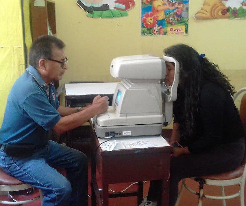 Revisan la vista por S/ 20 y donan lentes en Colibrí