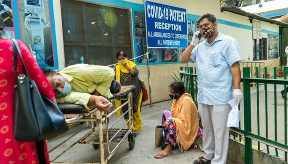 Los hospitales en India han colapsado y ya no tienen espacio para recibir a nuevos pacientes con COVID-19. (Foto: AFP)