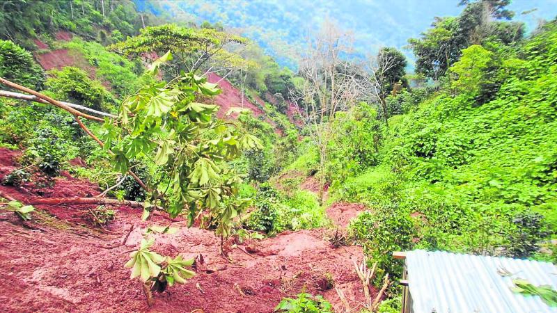 Huaycos aíslan ocho pueblos en la Selva Central 