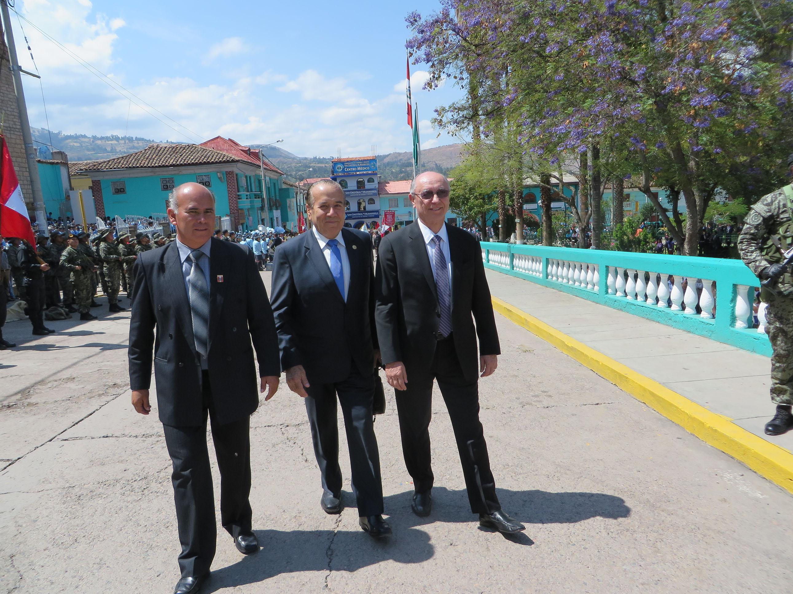Huanta: colegio Gonzales Vigil de aniversario
