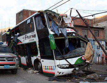 Accidente de ómnibus deja ocho muertos
