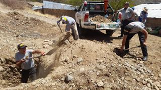 Policías en Huancavelica construyen fosa séptica para niños de un jardín