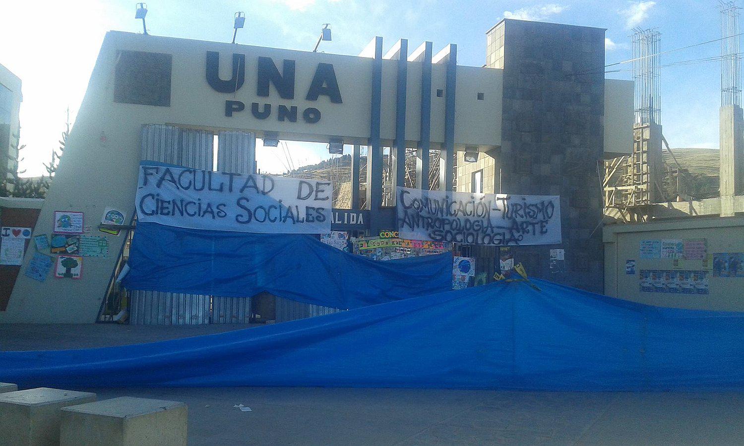 Continua toma de local por estudiantes de la facultad de Sociales de la UNA Puno 