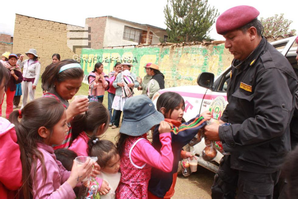 Escuadrón PNP y Correo llevaron amor y alegría a Chilca