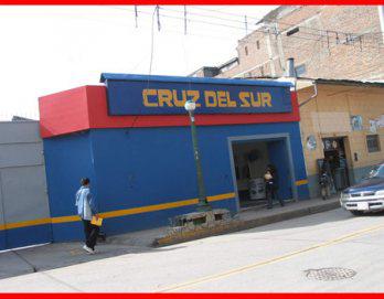 Alboroto en agencia de
 empresa Cruz del Sur