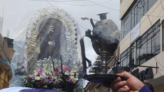 Venerada imagen del Señor de los Milagros recorre calles de Huancavelica