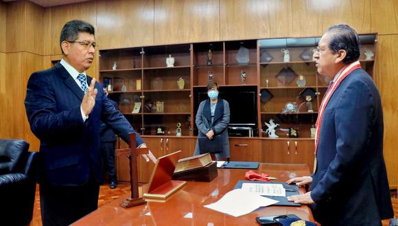 El fiscal de la Nación, Pablo Sánchez, tomó juramento este miércoles 22 a nuevos fiscales adjuntos supremos provisionales. (Foto: Ministerio Público)