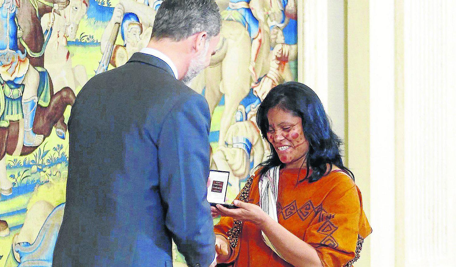 ​Rey Felipe VI de España entregó premio Bartolomé de las Casas a asháninka 