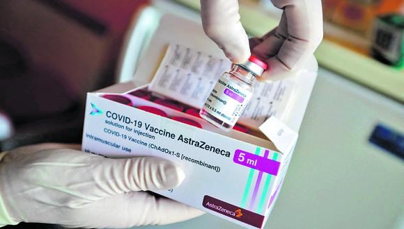 Vacuna de AstraZeneca se encuentra en medio de debate político-científico por efectos secundarios en Europa. (Foto: AFP)
