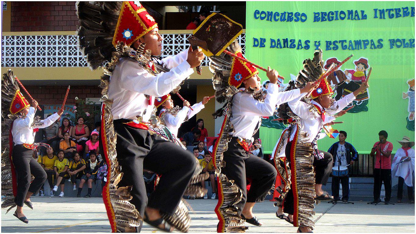 Concurso de danzas folklóricas "Juan Pablo II" 