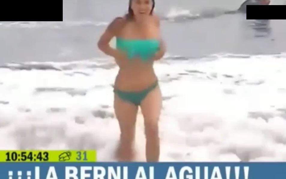 ​YouTube: Conductora de televisión chilena perdió su bikini en vivo
