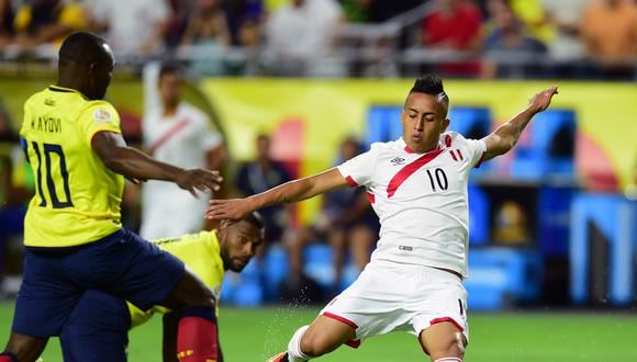 Fox Soccer recordó golazo de Christian Cueva ante Ecuador en la Copa América Centenario. (Foto by ALFREDO ESTRELLA / AFP)