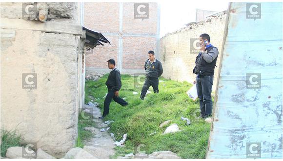 Hallan cadáver de indigente en casa abandonada en Chilca 
