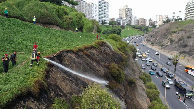Miraflores: reportan incendio forestal en la Bajada de Armendáriz. Foto: Daniel Apuy/GEC
