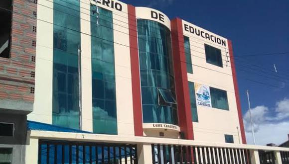 Los padres de familia llegaron hasta el local de la Unidad de Gestión Educativa Local (UGEL) Carabaya. (Foto: Juan Choquetocro)