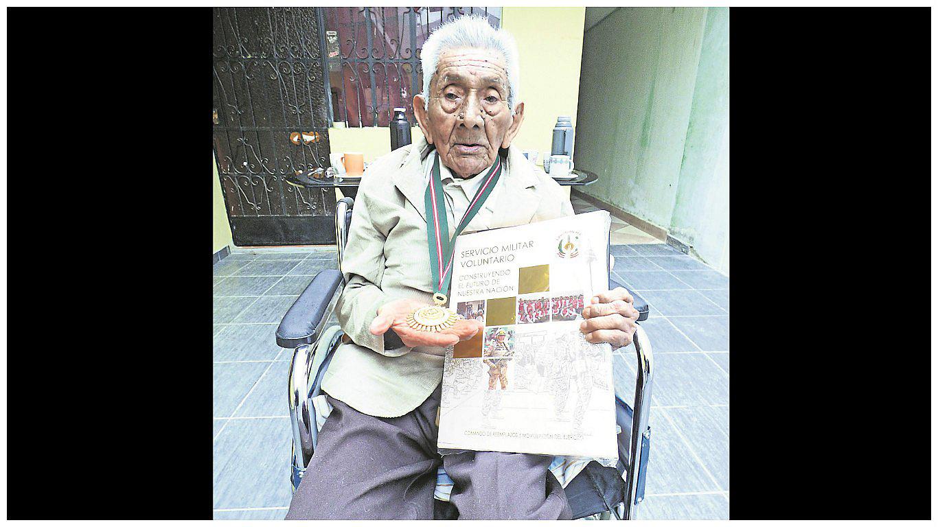 Ica: Reconocen con la Medalla del Ejército a excombatiente del año 1941