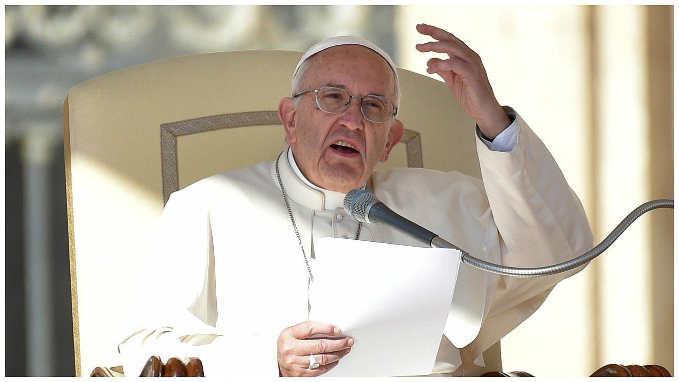 Papa Francisco pide a la sociedad que ayude a los pobres y no mire hacia otro lado