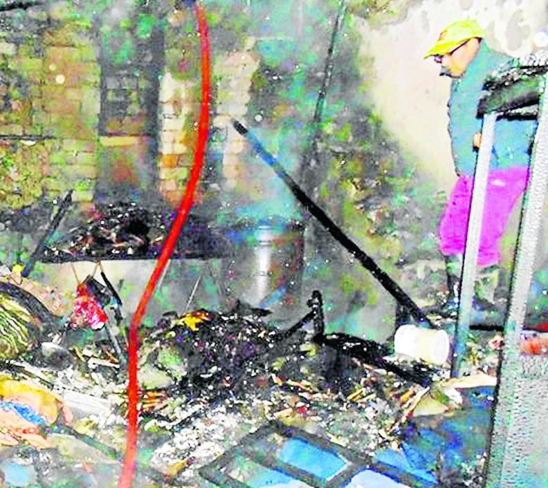 Incendio deja vivienda de ancianos en ruinas