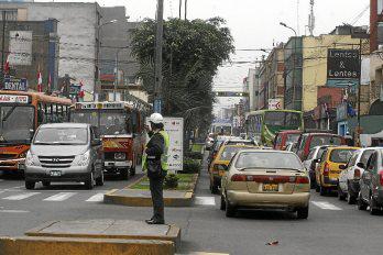 Continúa el caos por cierre de Av. Arequipa