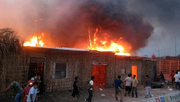 ​Piura: Incendio consume al menos 16 viviendas de asentamiento humano