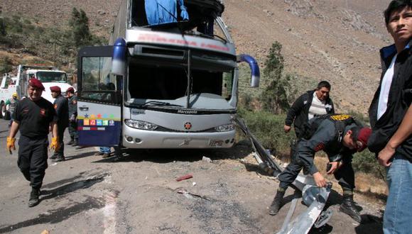 Choque de buses interprovinciales deja once heridos