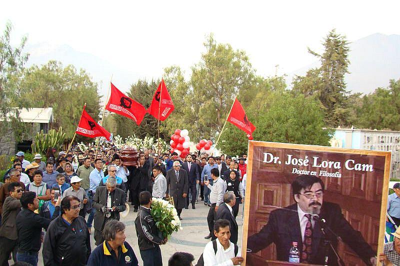 Cientos de personas dan último adiós al filósofo José Lora Cam