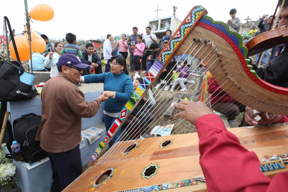 Así se vivió el Día de los Muertos en el cementerio de Nueva Esperanza (FOTOS)