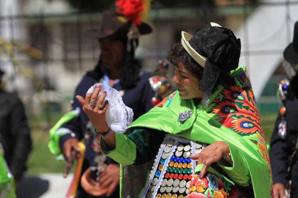 Celebran fiesta de cruces con chonguinada en barrio La Libertad (FOTOS)