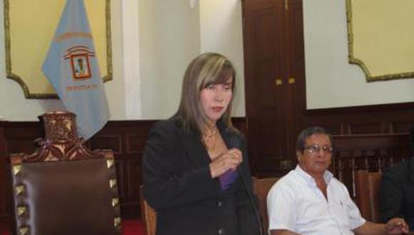 Alcaldesa de Chiclayo defiende a funcionario sentenciado por corrupción