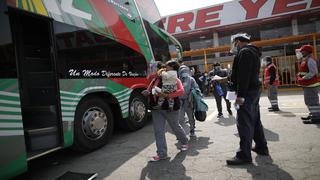 Fin de semana largo: afluencia de personas en terminal de Yerbateros y reportan alza en costo de pasajes (VIDEO)