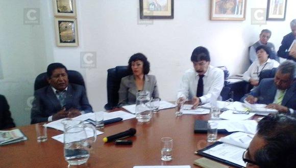 Arequipa: En sesión de concejo cuestionan a comisión de regidores 